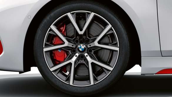 BMW 1.seeria 128ti F40 18-tollised M-kergmetallveljed Y-spoke Style 553 M Bicolour Performance-rehvidega BMW 1.seeria 128ti F40 18-tollised M-kergmetallveljed Y-spoke Style 553 M Bicolour Performance-rehvidega