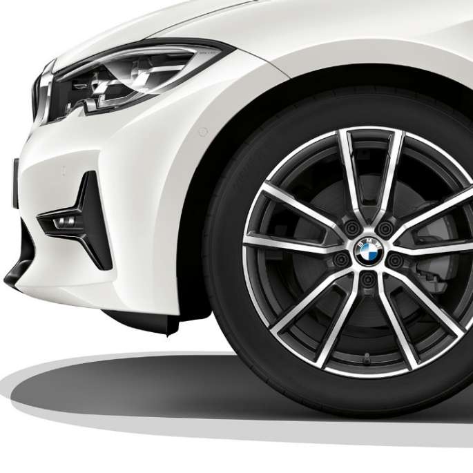 BMW 3. seeria Sedan, mudeli Sport Line kergmetallvelg. BMW 3. seeria Sedan mudeli Sport Line kergmetallvelgede lähivaade.