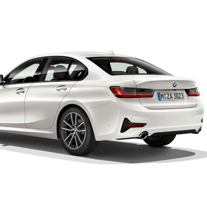 BMW 3. seeria Sedan, mudel Sport Line tagant. BMW 3. seeria Sedan mudel Sport Line kolm neljandikku tagantvaates.
