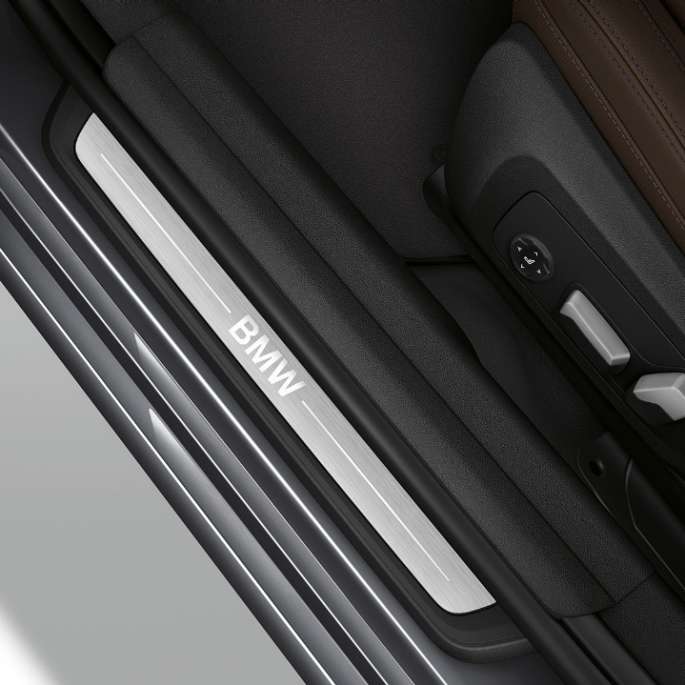 BMW 3. seeria Sedan, mudeli Luxury Line ukselävi. BMW 3. seeria Sedan mudeli Luxury Line ukselävi ülaltvaates.