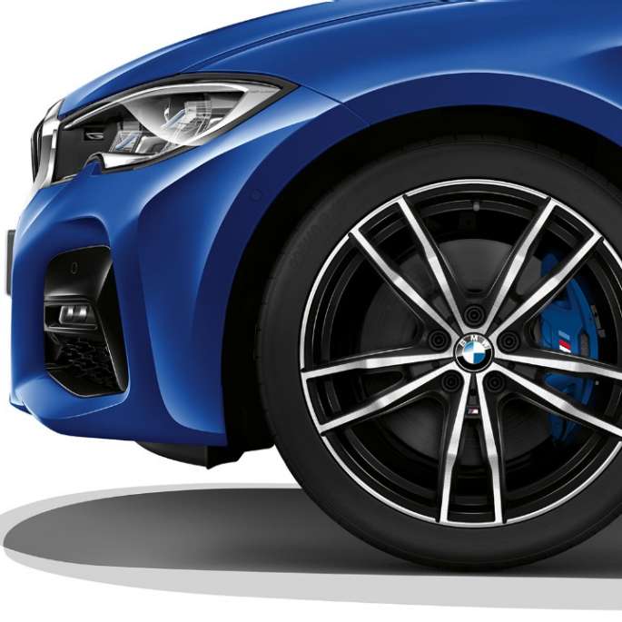 BMW 3. seeria Sedan, mudeli M Sport kergmetallvelg. BMW 3. seeria Sedan mudeli M Sport kergmetallvelgede lähivaade.