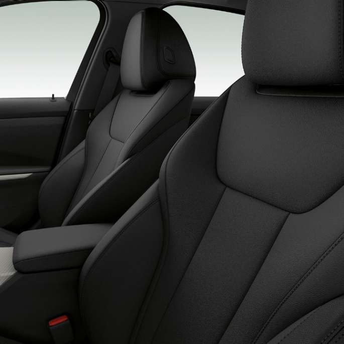 BMW 3. seeria Sedan, mudeli Advantage esiistmed. BMW 3. seeria Sedan mudeli Advantage esiistmete lähivaade küljelt.