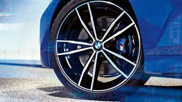 BMW 3. seeria Sedan, M-sportpidur. M-sportpiduritega BMW 3. seeria Sedani ratta lähivaade.