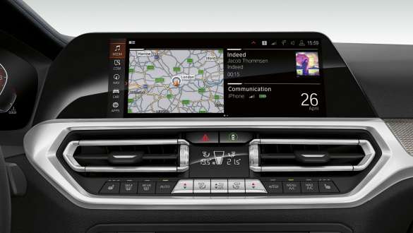 BMW 3. seeria Sedan, BMW operatsioonisüsteem 7.0. BMW 3. seeria Sedani armatuurlaua lähivaade eest ja BMW operatsioonisüsteem 7.0.