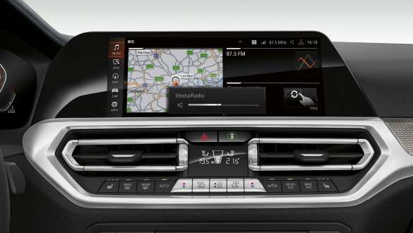 BMW 3. seeria Sedan, BMW Gesture Control. BMW 3. seeria Sedani armatuurlaua lähivaade eest ja BMW Gesture Control.
