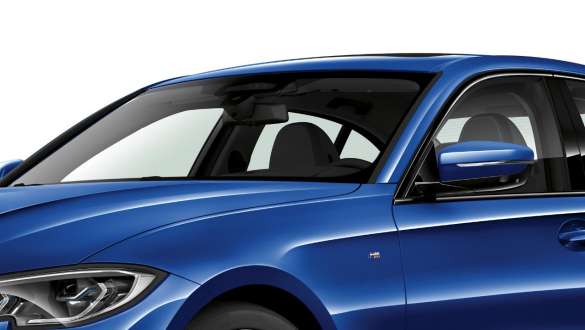 BMW 3. seeria Sedan, BMW helikindlad klaasid. BMW 3. seeria Sedani kolm neljandikku külgvaade fookusega esiosal ja helikindla klaasiga juhipoolsel akna.