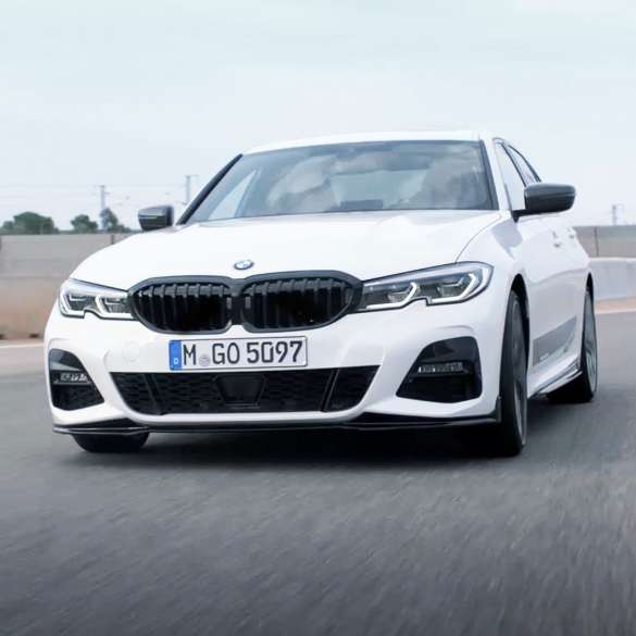 BMW 3. seeria Sedan, M Performance ’i osad. Üks neljandik eestvaade M Performance‘i osadega BMW 3. seeria Sedanist.