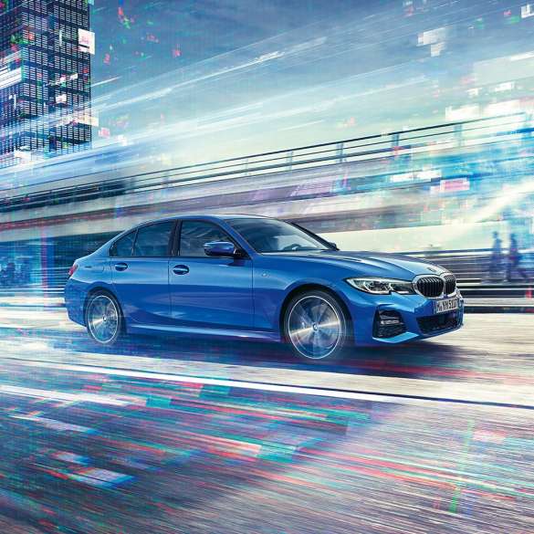 BMW 3. seeria Sedan, külgvaade sõidu ajal. BMW 3. seeria Sedan külgvaates linnasõidul.