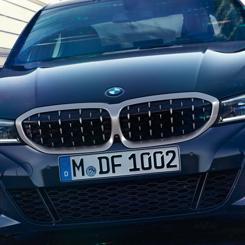 BMW 3. seeria Sedan, BMW kahepoolne neerukujuline iluvõre. Võrgudisainiga BMW neerukujuline iluvõre mudelil BMW 3. seeria Sedan M340i xDrive, lähivaade eest.