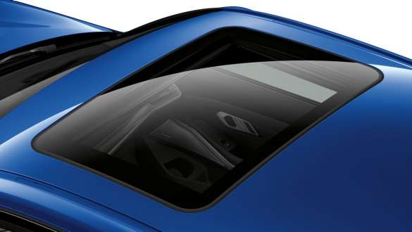 BMW 3. seeria Sedaan (G20), klaaskatus. BMW 3. seeria Sedaan (G20), ülaltvaade suletud klaaskatusega.