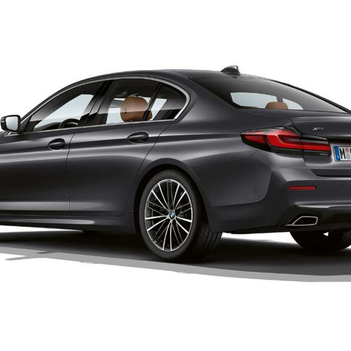 BMW 5. seeria Sedaan G30 baasvarustus, tagant BMW 5. seeria Sedaan 540i G30 2020, Sophisto Grey, baasvarustus, kolm neljandikku tagantvaade