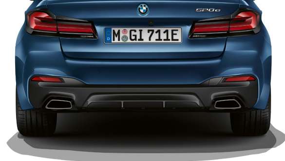 BMW 5. seeria Sedaan G30, trapetsikujulised summutitorud BMW 5. seeria Sedaan G30 Facelift 2020, trapetsikujulised summutitorud, lähivaade tagant