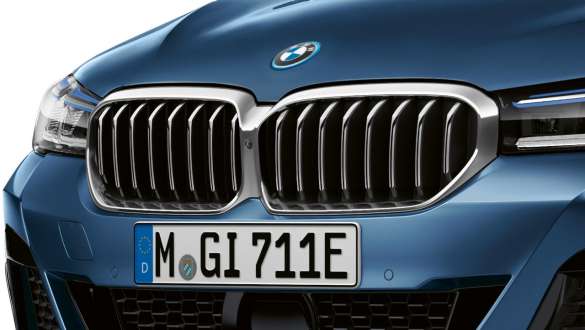 BMW 5. seeria Sedaan G30, BMW neerukujuline iluvõre BMW 5. seeria Sedaan G30 Facelift 2020 Ivory White, BMW neerukujuline iluvõre, lähivaade eest
