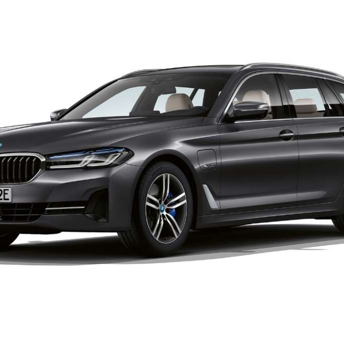 BMW 5. seeria Touring 530i G31 2020, baasvarustus, eestvaade BMW 5. seeria Touring 530i G31 2020, Sophisto Grey, baasvarustus. kolm neljandikku eestvaade