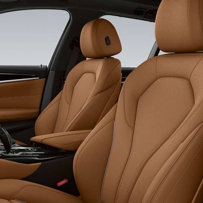 BMW 5. seeria Touring G31 M-sportpakett, istmekatted BMW 5. seeria Touring 530e G31 2020, M-sportpakett, salong, nahksisu „Dakota“ Cognac eksklusiivõmblused kontrastääristega