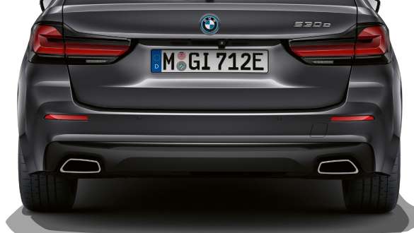 BMW 5. seeria Touring G31, trapetsikujulised summutitorud BMW 5. seeria Touring G31 Facelift 2020, trapetsikujulised summutitorud, lähivaade tagant