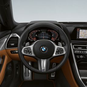BMW M850i xDrive, nahkkattega multifunktsionaalne M-rool käiguvahetuse labadega. BMW M850i xDrive, nahkkattega multifunktsionaalne M-rool käiguvahetuse labadega.