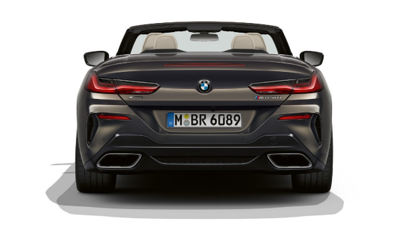 BMW M850i xDrive Dravit Grey metallik, tagantvaade, sportmudeli väljalaskesüsteem. BMW M850i xDrive Dravit Grey metallik, tagantvaade, sportmudeli väljalaskesüsteem.
