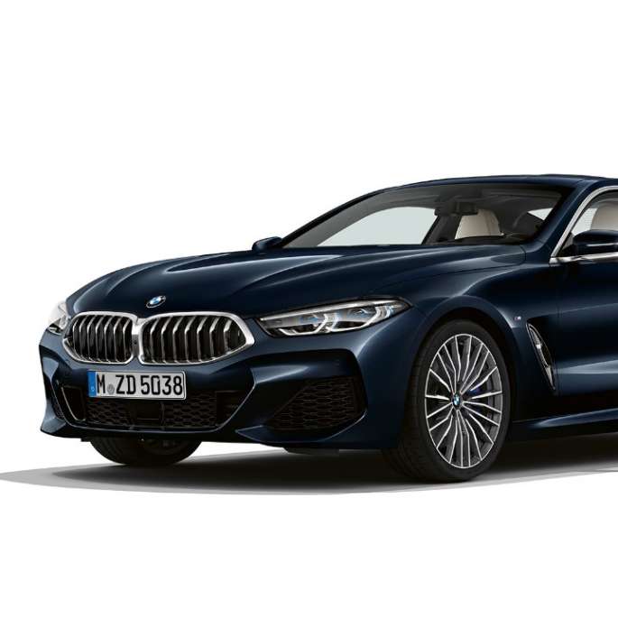 BMW 8. seeria Coupé, kolm neljandikku eestvaade. BMW 8. seeria Coupé, Carbon Black metallik, kolm neljandikku eestvaade.