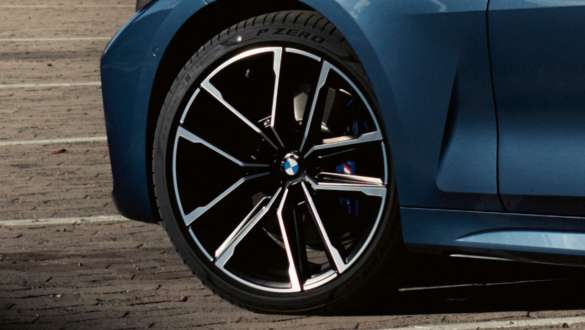 BMW M440i xDrive Coupé G22 2020, 18-tollised M-kergmetallveljed Double-spoke style BMW M440i xDrive Coupé G22 2020, 18-tollised M-kergmetallveljed Double-spoke style 848 Bicolour Jet Black, lähivaade