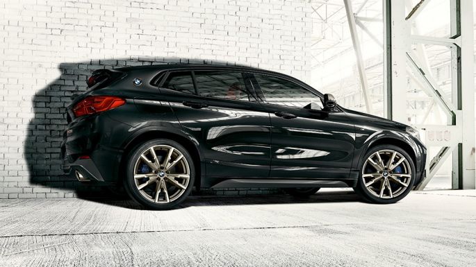 BMW X2 M35i, M-kergmetallveljed BMW X2 M35i F39 Sapphire Black metallik, M-kergmetallveljed, külgvaade