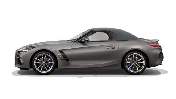 BMW Z4 M40i suletud pehme katusega G29 M-aerodünaamikapakett BMW Z4 Roadster M40i G29 2019 BMW Individual Frozen Grey metallik külgvaade