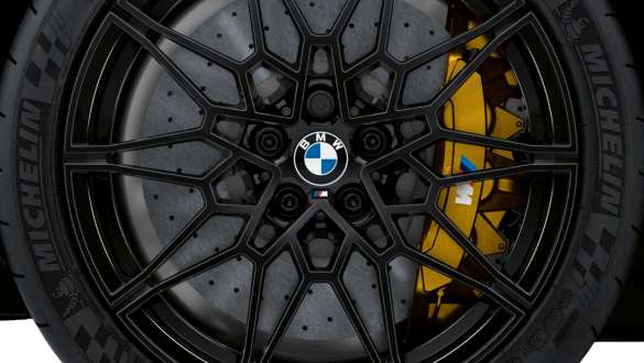 BMW M3 Competition Sedaan G80 2020 süsinikkeraamiline M-pidur BMW M3 Competition Sedaan G80 2020 süsinikkeraamilise M-piduri lähivaade