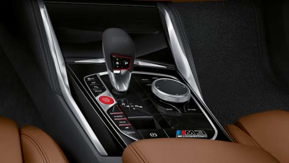 BMW M3 Competition Sedaan G80 2020, kaheksakäiguline M Steptronicu käigukast BMW M3 Competition Sedaan G80 2020 kaheksakäigulise M Steptronicu käigukasti käigukangi lähivaade