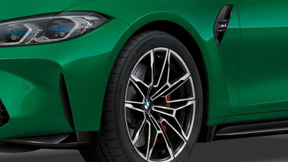 BMW M3 Sedaan G80 2020, eesmised rattakoopad BMW M3 Sedaan G80 2020 Isle of Man Green, eesmised rattakoopad, lähivaade