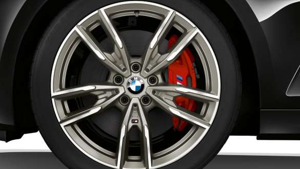 BMW M340i xDrive Sedaan G20 2020, M-sportpidurid BMW M340i xDrive Sedaan G20 2020 M-sportpidurid, lähivaade veljele