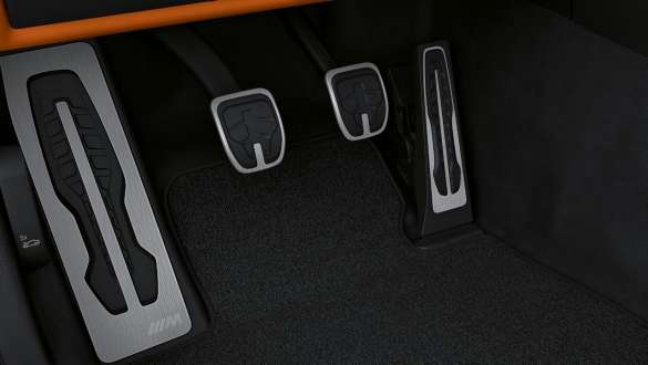 BMW M3 Sedaan G80 2020, integreeritud M-pidurisüsteem BMW M3 Sedaan G80 2020 integreeritud M-pidurisüsteem, juhikoht, pedaalid