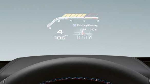 M-spetsiifiline Head-Up Display. BMW 8. seeria Cabrio M-mudelid M-spetsiifilise Head-Up Displayga.