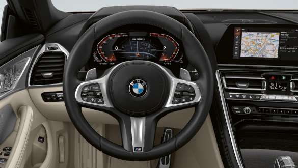 Nahkkattega M-rool. BMW M850i xDrive Cabrio nahkkattega M-rooliga juhikoht.