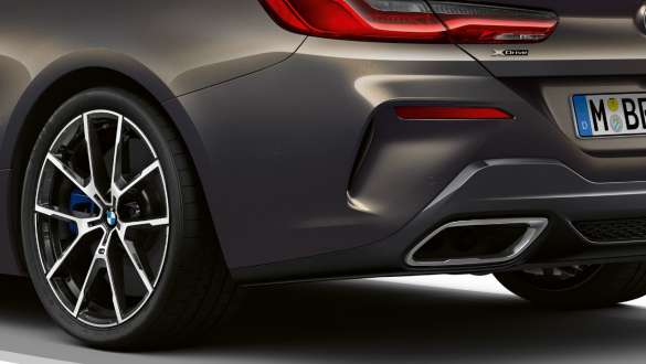 M-sportdiferentsiaal. BMW M850i xDrive Cabrio M-sportdiferentsiaaliga.