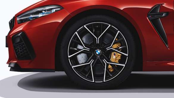 20-tollised kahetoonilised M-kergmetallveljed 811 M. BMW M8 Competition Cabrio 20-tolliste kahetooniliste M-kergmetallvelgedega 811 M.