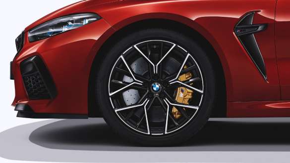 Konfigureeritavad M-pidurid. BMW M8 Competition Cabrio konfigureeritavate M-piduritega.