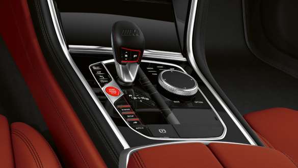 Kaheksakäiguline M Steptronic käigukast, BMW M8 Gran Coupé F93 LCI 2022 BMW M8 Gran Coupé F93 LCI Facelift 2022, Drivelogic-funktsiooniga kaheksakäiguline M Steptronic käigukast, M-käiguvalits, salong