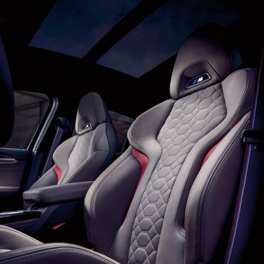 BMW X4 M Competition, M-sportistmed. BMW X4 M Competition, salong, nahast M-sportistmed 'Merino' Adelaide Grey.