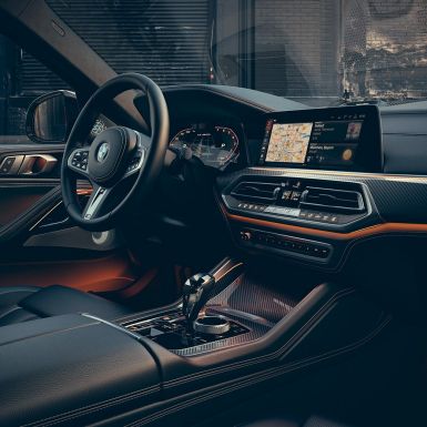 BMW X6 M50i juhikoht BMW X6 M50i, juhikoht, juhi suunas