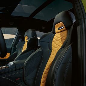 Multifunktsionaalsed M-istmed mudelis BMW X6 M Competition Valgustatud X6 M logoga multifunktsionaalsed M-istmed, BMW X6 M Competition F96 salong