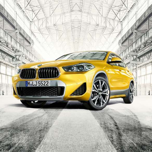 BMW X2 F39, kolm neljandikku eestvaade BMW X2 2018 F39, Galvanic Gold metallik, kolm neljandikku eestvaade