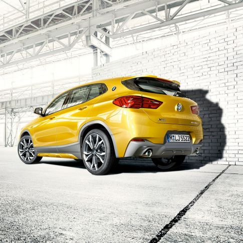 BMW X2 F39, tagantvaade BMW X2 2018 F39, Galvanic Gold metallik, tagantvaade