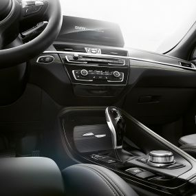 BMW X2 F39 keskkonsool BMW X2 2018 F39 salong, keskkonsool