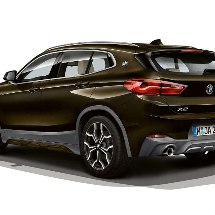 BMW X2 sDrive20i M Sport X, kolm neljandikku tagantvaade BMW X2 sDrive20i M Sport X 2018 F39 Sparkling Storm Brilliant Effect, kolm neljandikku tagantvaade