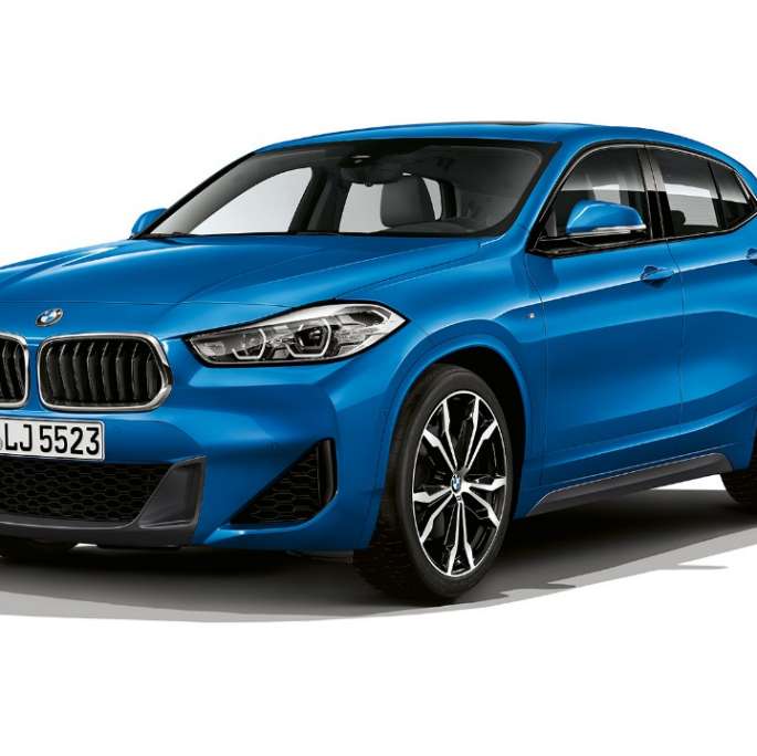 BMW X2 sDrive20i M Sport, kolm neljandikku eestvaade BMW X2 sDrive20i M Sport 2018 F39 Misano Blue metallik, kolm neljandikku eestvaade