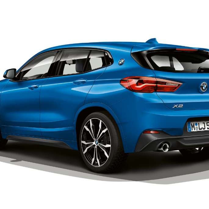 BMW X2 sDrive20i M Sport, kolm neljandikku külgvaade BMW X2 sDrive20i M Sport 2018 F39 Misano Blue metallik, kolm neljandikku külgvaade