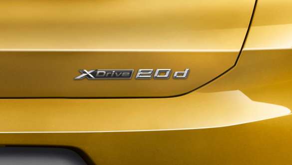 BMW X2 F39, tagantvaade BMW X2 xDrive 2018 F39 Galvanic Gold metallik, tagantvaade