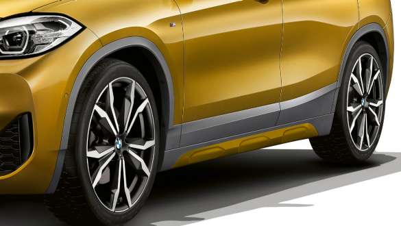 BMW X2 F39 küljekarbi katted BMW X2 2018 F39, Galvanic Gold metallik, kolm neljandikku külgvaade, küljekarbi katted