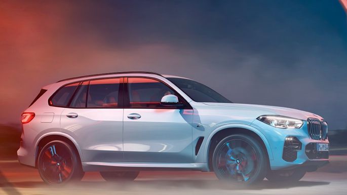 BMW X5 G05 2018, külgvaade BMW X5 G05 2018 toonis Mineral White metallik, külgvaade