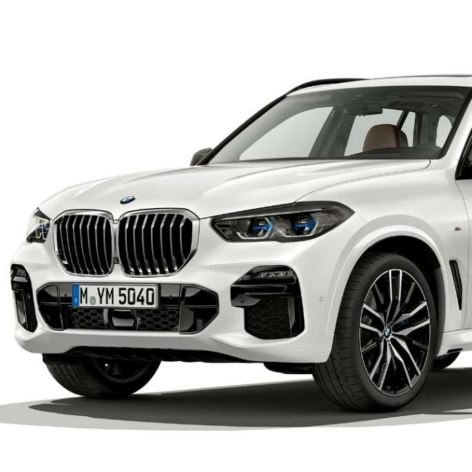 Mudel M Sport, BMW X5 xDrive40i, 3/4 eestvaade Mudel M Sport, BMW X5 xDrive40i G05 2018 toonis Mineral White metallik, 3/4 eestvaade